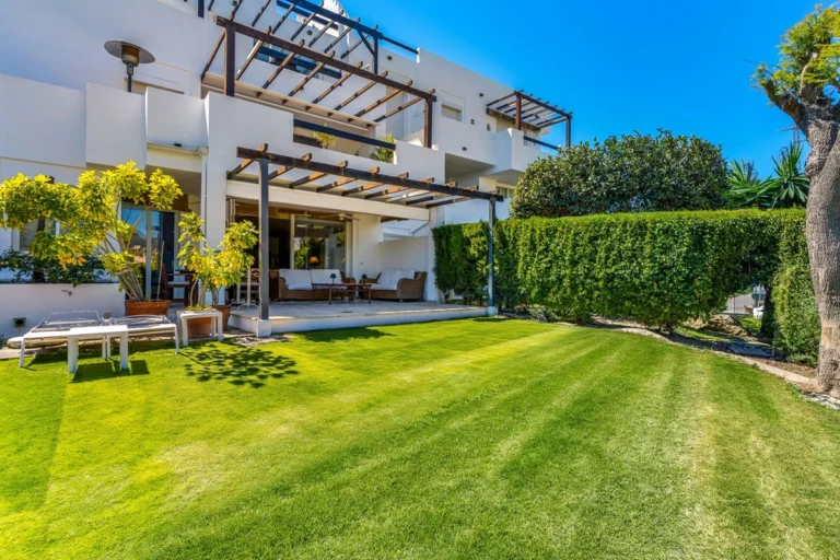 R5360863 | Ground Floor Apartment in Estepona – 3 beds, 2 baths