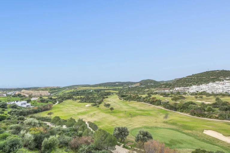 R5258572 | Middle Floor Apartment in Estepona – 2 beds, 2 baths