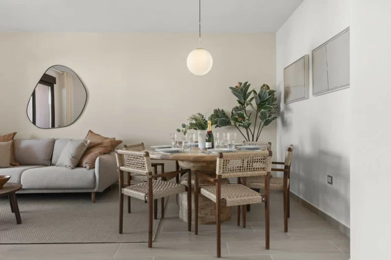 R5368120 | Middle Floor Apartment in Estepona – 3 beds, 2 baths