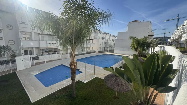 R5367238 | Duplex in Estepona – 4 beds, 2 baths