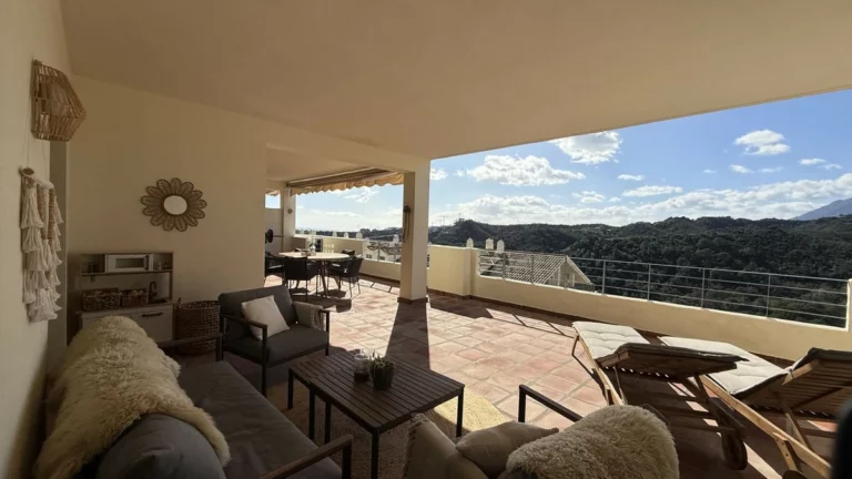 R5311453 | Middle Floor Apartment in Selwo – 2 beds, 2 baths