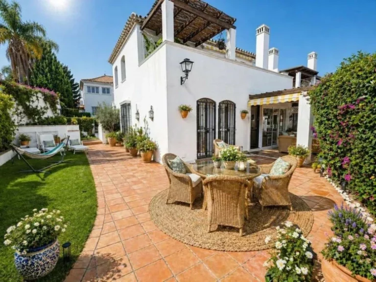 R5356297 | Ground Floor Apartment in Estepona – 2 beds, 2 baths