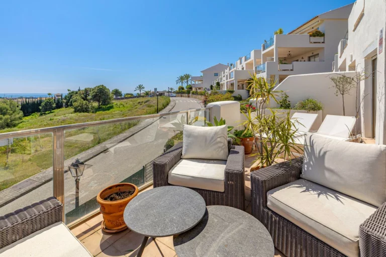 R5348197 | Middle Floor Apartment in Selwo – 2 beds, 2 baths