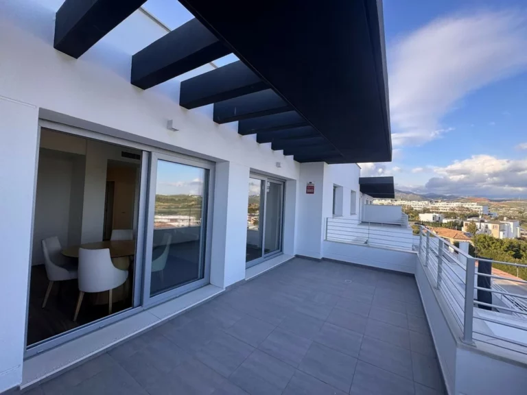 R5179294 | Penthouse in Estepona – 2 beds, 2 baths