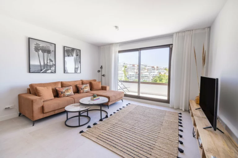 R5265280 | Middle Floor Apartment in Estepona – 2 beds, 2 baths