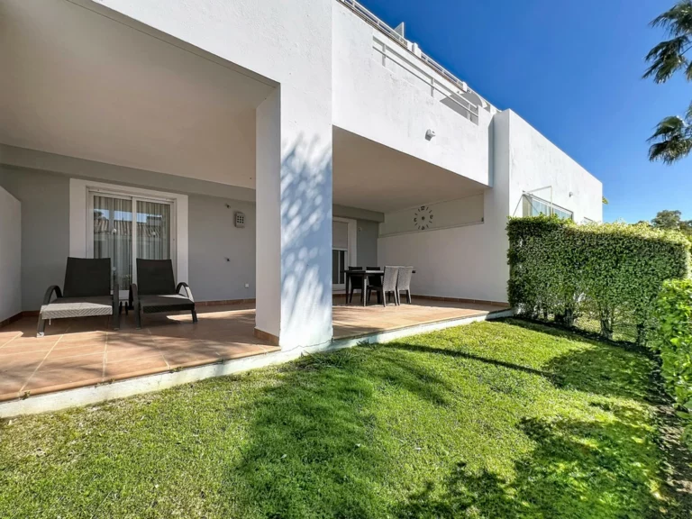 R5359915 | Ground Floor Apartment in Estepona – 2 beds, 2 baths