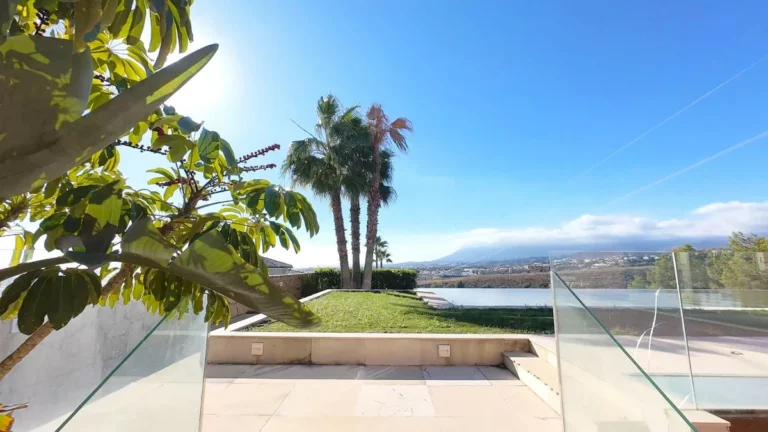 R5237146 | Detached Villa in El Paraiso – 8 beds, 9 baths