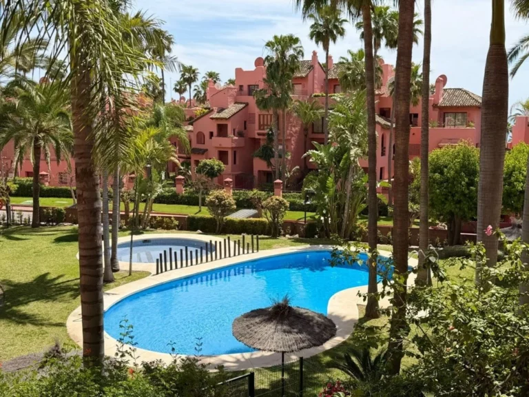 R5364100 | Middle Floor Apartment in Estepona – 2 beds, 2 baths