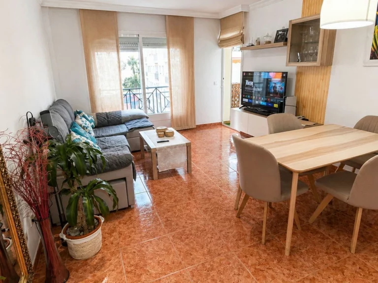 R5369230 | Middle Floor Apartment in Estepona – 3 beds, 1.5 baths