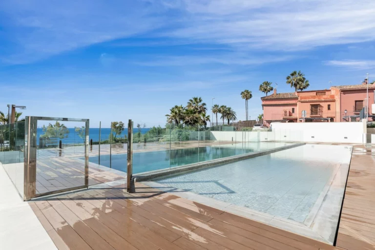 R5044681 | Middle Floor Apartment in Estepona – 2 beds, 2 baths