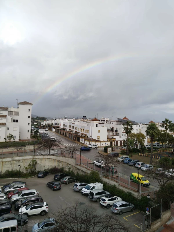 R5315998 | Middle Floor Apartment in Estepona – 4 beds, 2 baths