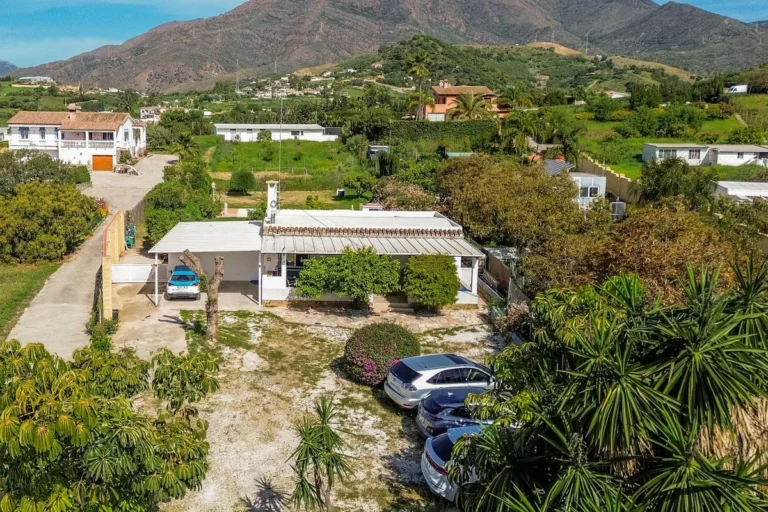 R5362441 | Detached Villa in Estepona – 2 beds, 2 baths