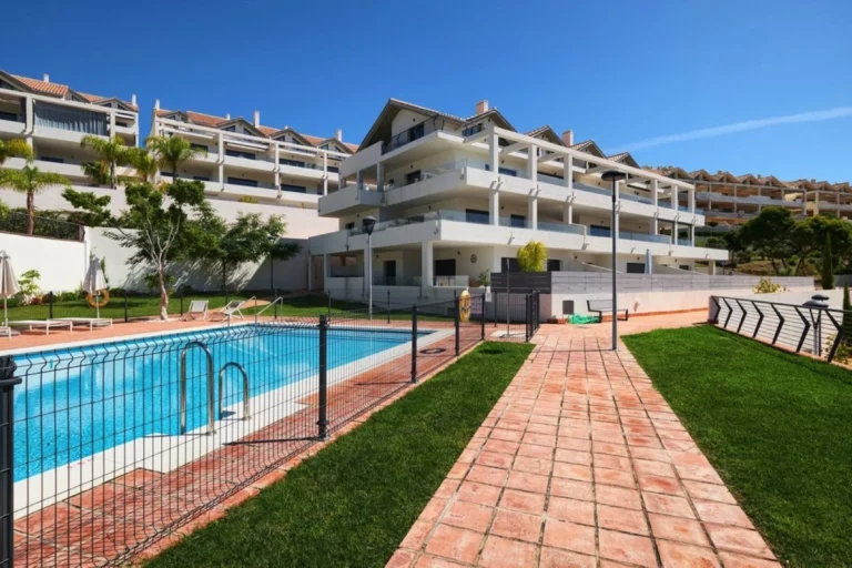 R5351470 | Ground Floor Apartment in Selwo – 1 beds, 2 baths