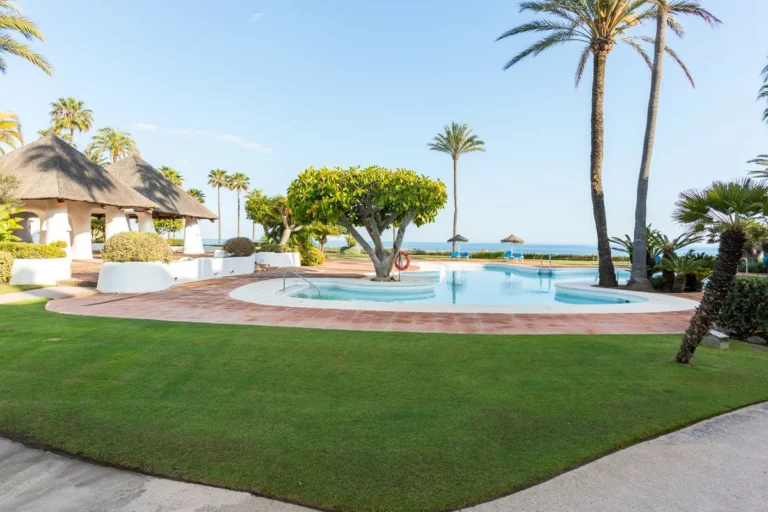 R5070673 | Ground Floor Apartment in Estepona – 2 beds, 2 baths