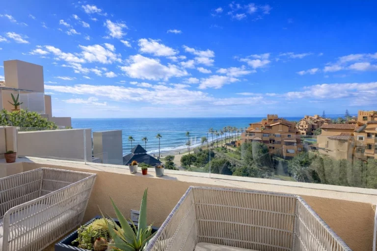 R5305189 | Penthouse Duplex in Estepona – 4 beds, 3 baths