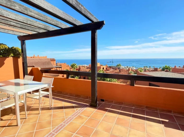 R5333236 | Penthouse in Estepona – 2 beds, 2 baths