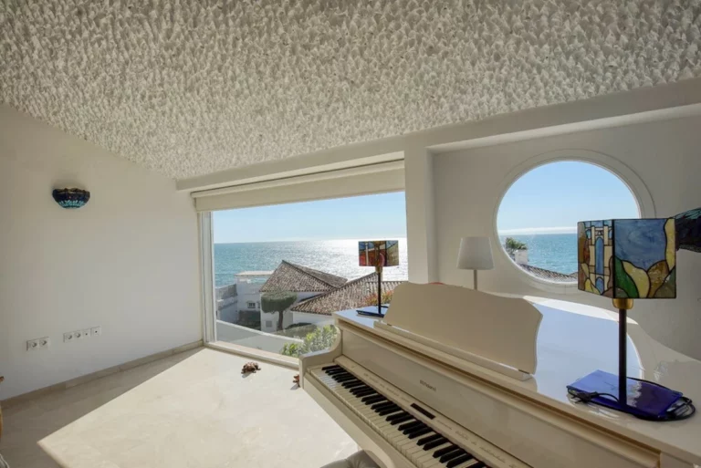 R5337679 | Detached Villa in Estepona – 3 beds, 3 baths