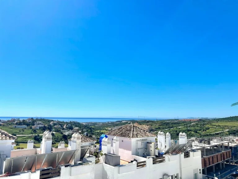 R5357155 | Penthouse Duplex in Estepona – 2 beds, 2 baths