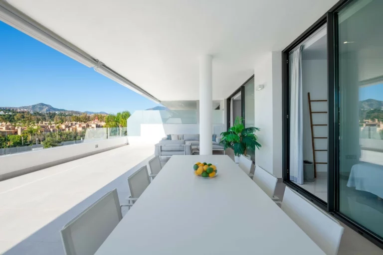 R5139946 | Middle Floor Apartment in Estepona – 2 beds, 2 baths