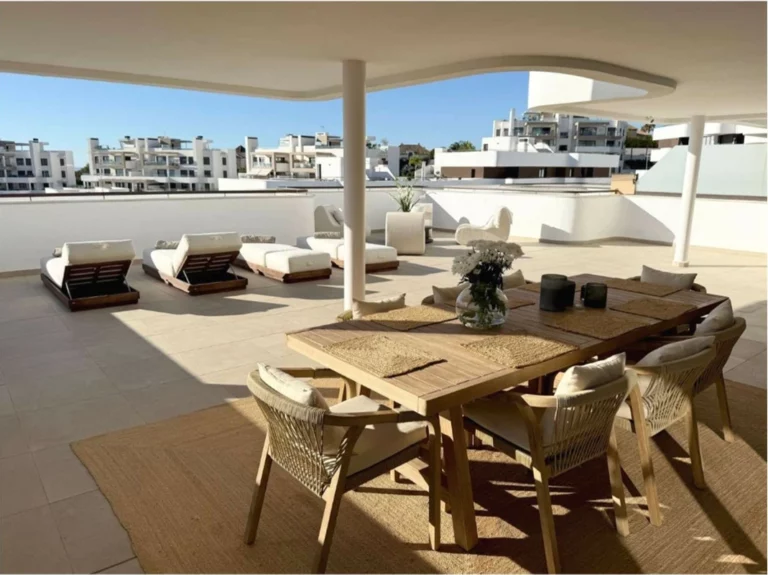 R5271925 | Middle Floor Apartment in Estepona – 3 beds, 2 baths