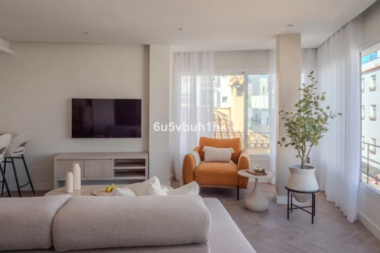 R5211460 | Middle Floor Apartment in Estepona – 2 beds, 2 baths
