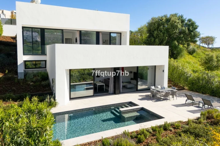 R5346664 | Detached Villa in Estepona – 3 beds, 4 baths