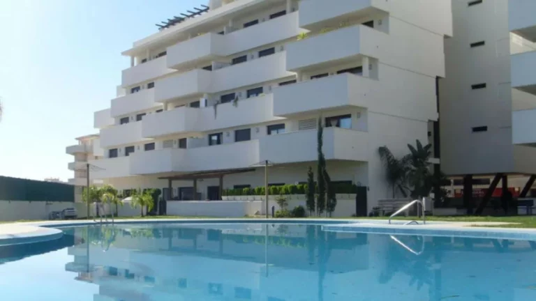 R5358466 | Ground Floor Apartment in Estepona – 3 beds, 2 baths