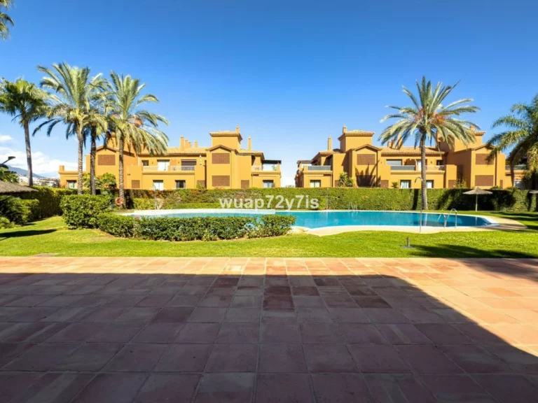 R5173753 | Ground Floor Apartment in Estepona – 3 beds, 3 baths