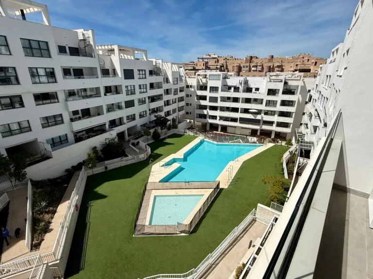 R5360593 | Middle Floor Apartment in Estepona – 2 beds, 2 baths