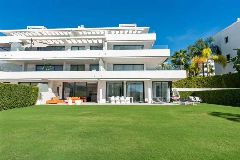 R5333014 | Ground Floor Apartment in Estepona – 3 beds, 2 baths
