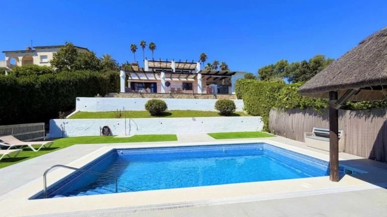 R5350765 | Detached Villa in Estepona – 5 beds, 4 baths