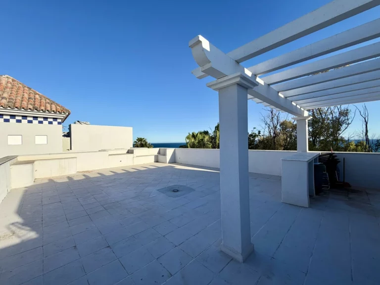 R5357059 | Penthouse Duplex in Estepona – 2 beds, 2 baths