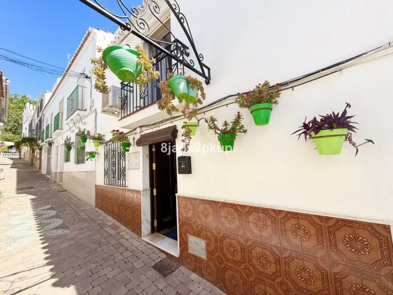 R5360623 | Townhouse in Estepona – 2 beds, 2 baths