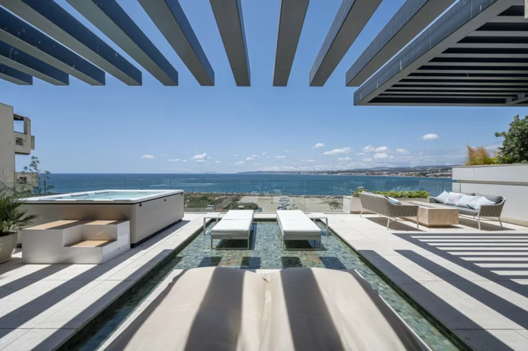 R5292442 | Middle Floor Apartment in Estepona – 2 beds, 2 baths