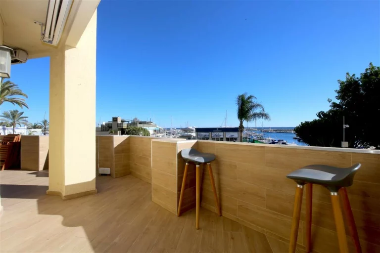 R5369419 | Middle Floor Apartment in Estepona – 2 beds, 2 baths