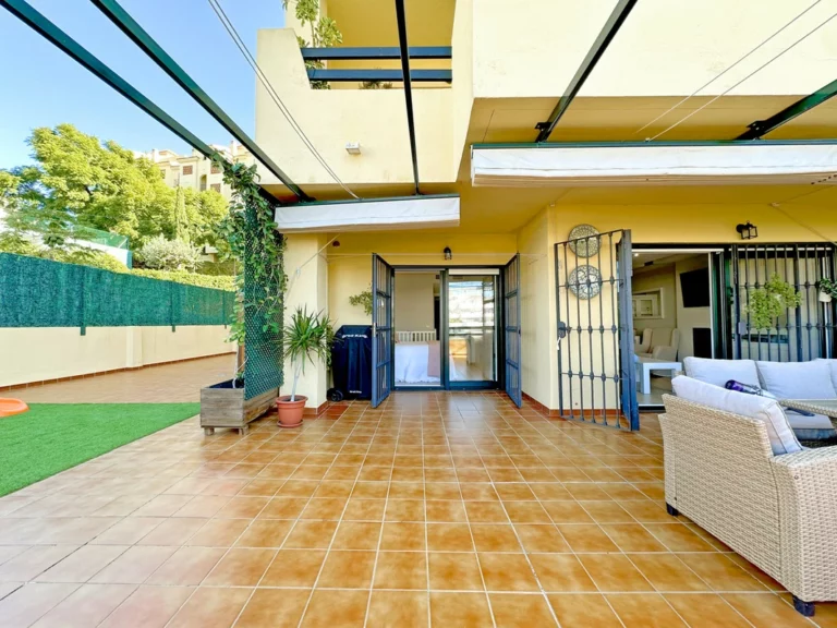 R5242375 | Ground Floor Apartment in Estepona – 2 beds, 2 baths