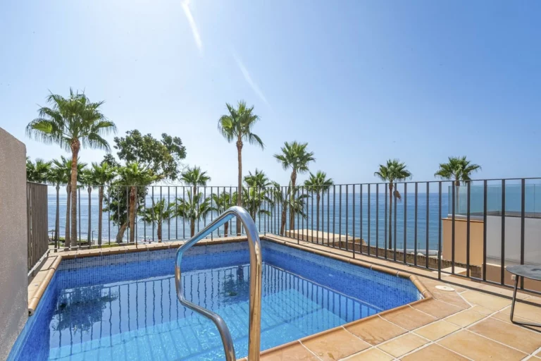 R4891315 | Top Floor Apartment in Estepona – 2 beds, 2 baths