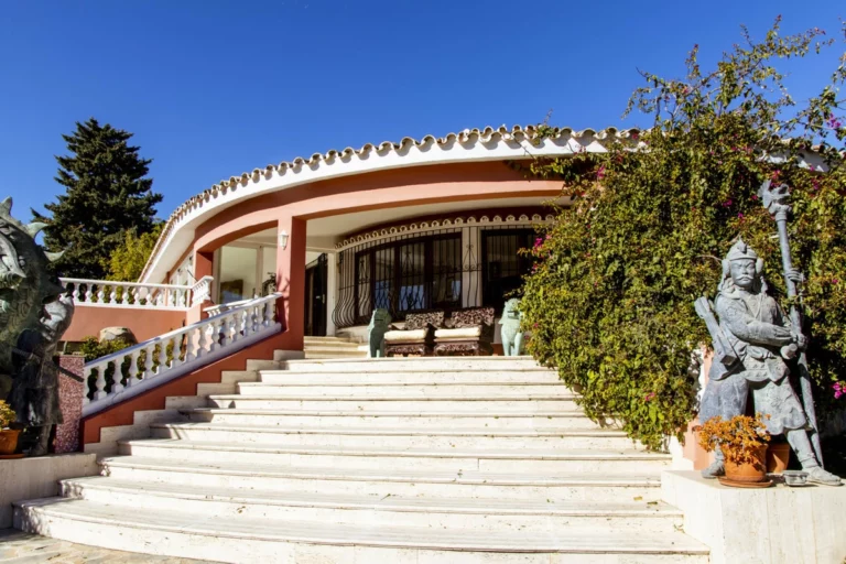 R3829441 | Detached Villa in Estepona – 6 beds, 8 baths