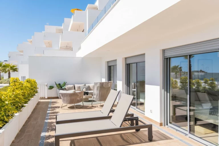 R5396581 | Ground Floor Apartment in Estepona – 3 beds, 2 baths