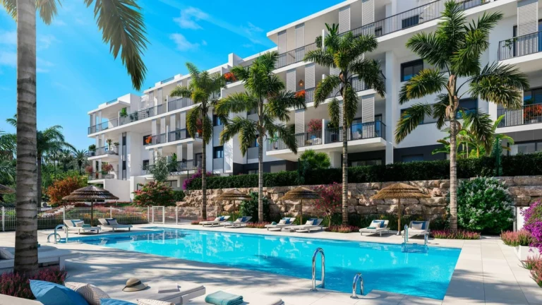 R5371285 | Ground Floor Apartment in Estepona – 2 beds, 2 baths
