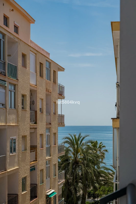 R5379577 | Middle Floor Apartment in Estepona – 2 beds, 2 baths