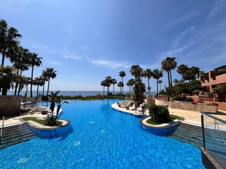 R5371225 | Ground Floor Apartment in Estepona – 3 beds, 2 baths