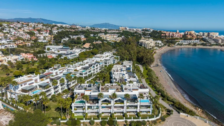 R5309560 | Ground Floor Apartment in Estepona – 3 beds, 3 baths