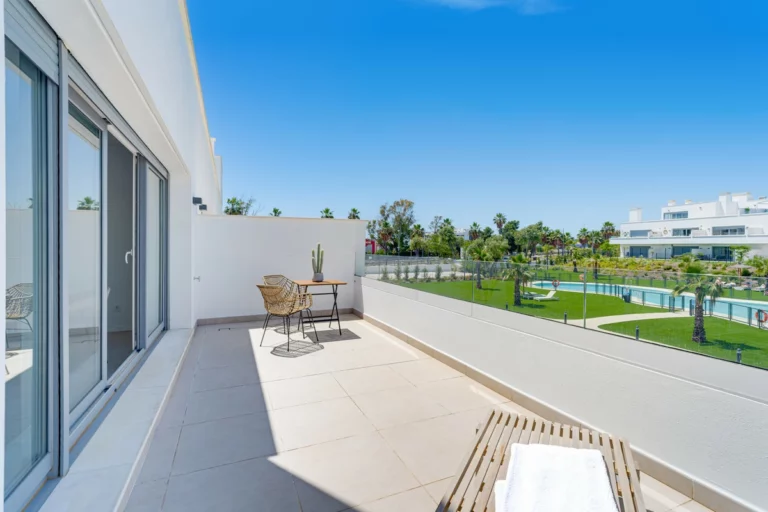 R5216872 | Middle Floor Apartment in Estepona – 2 beds, 2 baths