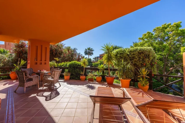R5333104 | Ground Floor Apartment in Estepona – 2 beds, 2 baths