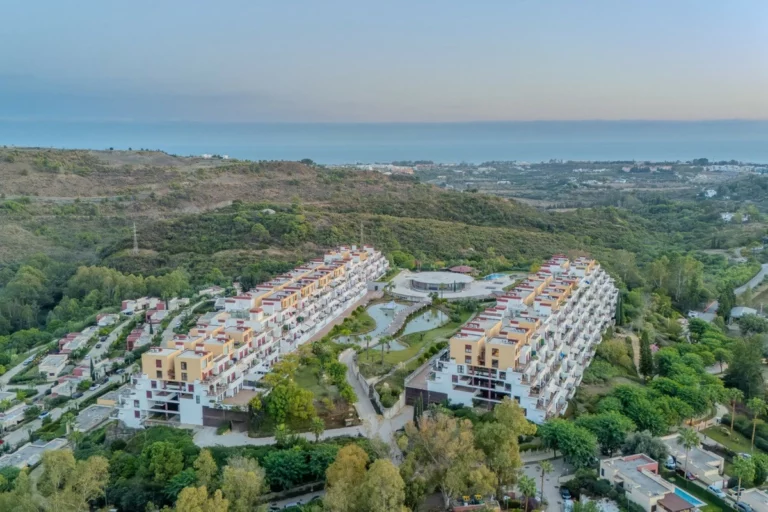 R5213683 | Penthouse Duplex in Estepona – 2 beds, 1 baths