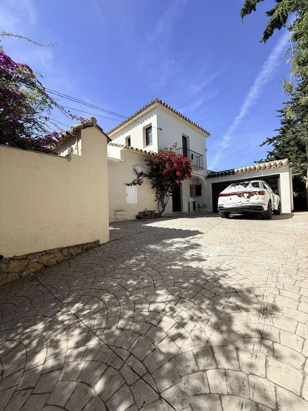 R5373910 | Detached Villa in Bel Air – 3 beds, 3 baths