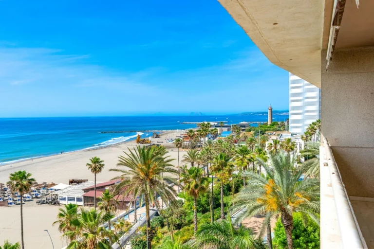 R5390110 | Top Floor Apartment in Estepona – 3 beds, 2 baths