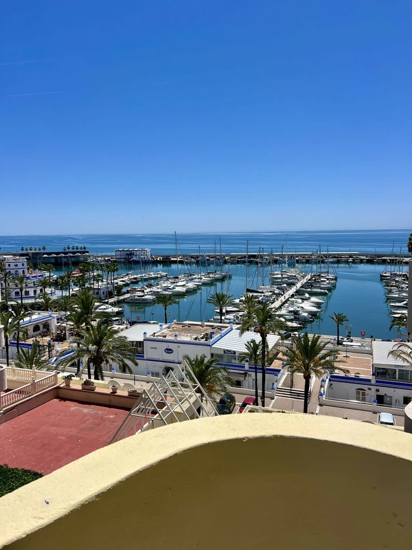 R5358448 | Middle Floor Apartment in Estepona – 1 beds, 1 baths