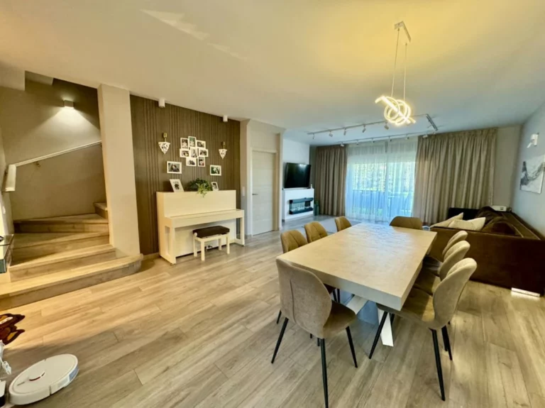 R5380189 | Townhouse in Atalaya – 3 beds, 3 baths